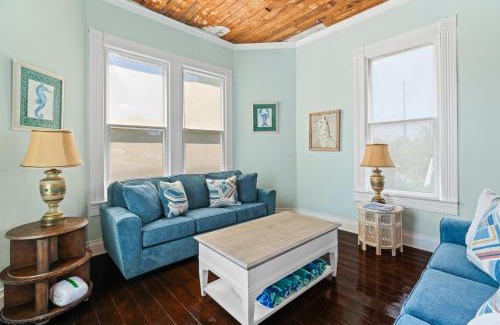 Galveston House | Make new memories at Galvez Cottage