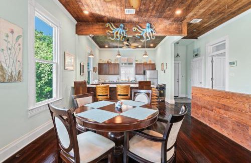 Galveston House | Make new memories at Galvez Cottage
