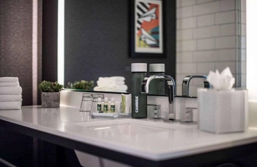 El Segundo House | Make our room the next stop on your Los Angeles trip!
