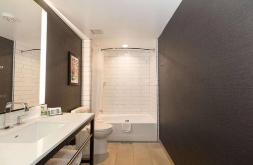 El Segundo House | Make our room the next stop on your Los Angeles trip!