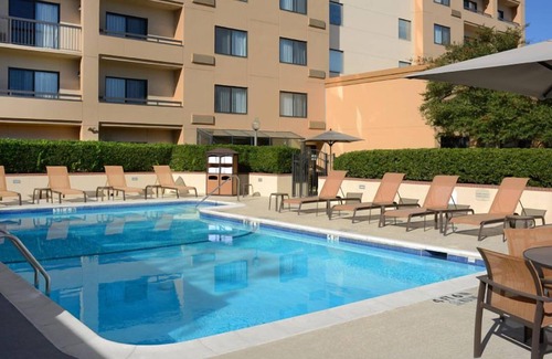 North Dallas Hotel | Make Your Trip More Enjoyable! Comfortable Units Near NorthPark Center Mall