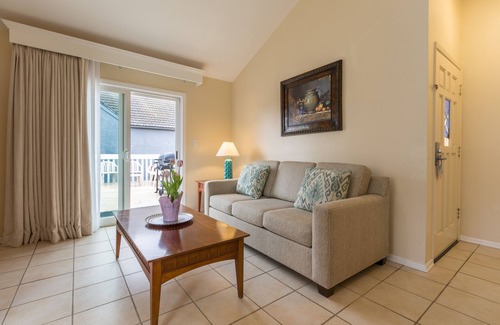 Oxnard Shores Hotel | Make Your Trip More Enjoyable! 4 Relaxing Units, Fully-Equipped Kitchen, Parking