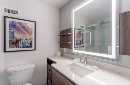 Emeryville Hotel | Make Your Trip More Enjoyable! Onsite Parking, Pets Allowed!