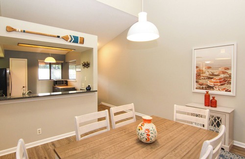 St. Simons Island House | Make your vacation shine bright at “Island Light”