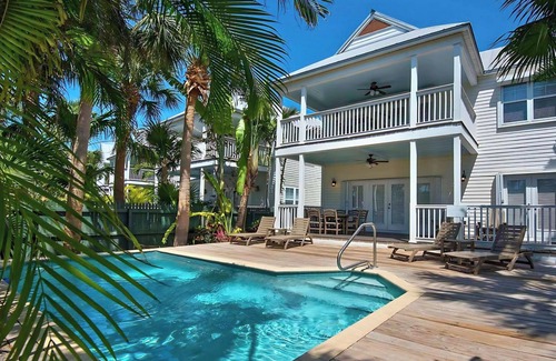 Marathon Hotel | Make Yourself at Home with a Complete Kitchen and Pool Access Just Steps Away!