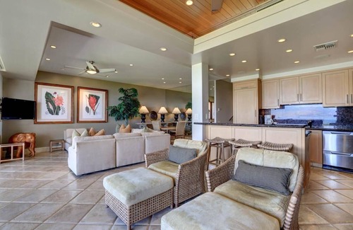 Wailea Condo | Makena Surf | E102 | Beachfront Resort
