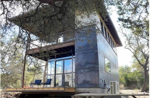 Fredericksburg House | Maker's tree tower on 5 wooded acres, peaceful and unplugged