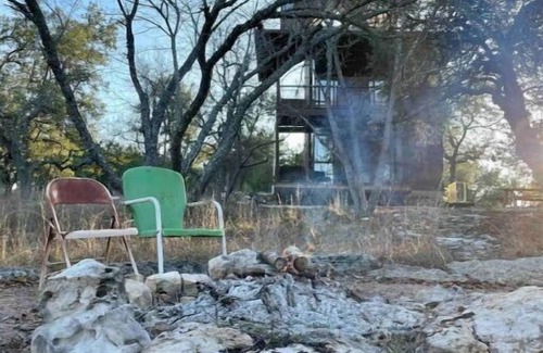 Fredericksburg House | Maker's tree tower on 5 wooded acres, peaceful and unplugged
