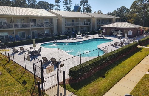 Gulf Shores House | making memories, beautiful condo over looking pool.