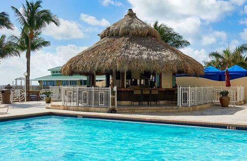 Sunny Isles Beach Resort | Making The Best Memories Along The Way! City View, Pets Allowed, Beach