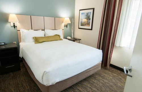 Anaheim Resort Resort | Making The Best Memories Along The Way! Kitchenette, Pets Allowed