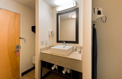 East Garden City House | Making the Best Memories Along the Way! 2 Great Units, Minutes to NYCB Theatre!