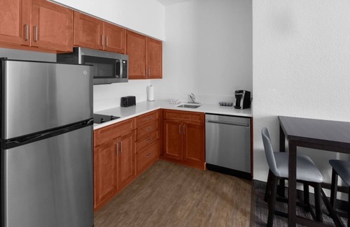 Oldsmar Hotel | Making The Best Memories Along The Way! Outdoor Heated Pool, Pets Are Welcome!