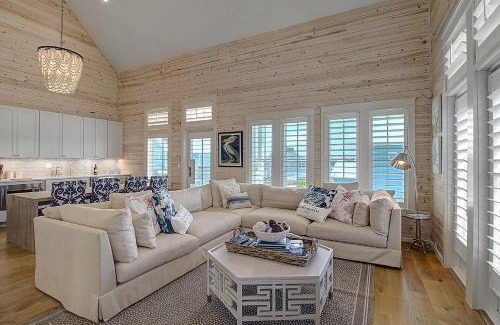 Cinnamon Shore Villa | Making Waves TC 9108