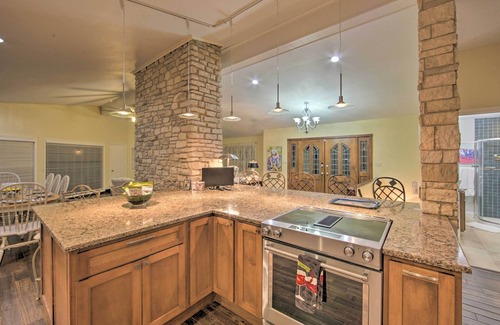 Star Harbor House | Malakoff Lakefront Home: Golf Course On-Site!