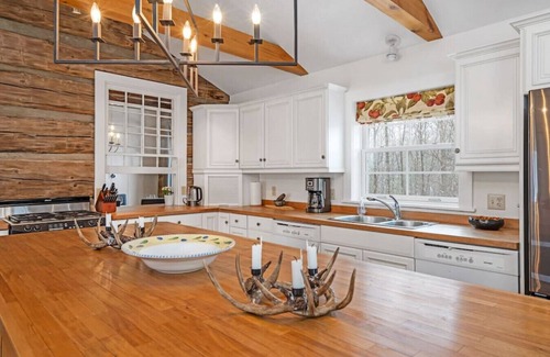 Grey Highlands Ski Chalet | Malcom Cottage · Stunning 6 Bedroom Chalet In Beaver Valley!