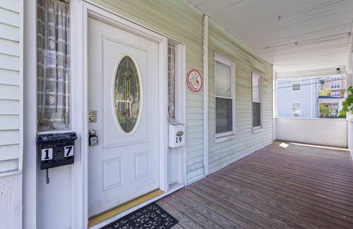 Malden Apartment | Malden 3Br Apt on 2F/with Free parking/WiFi/Windows AC