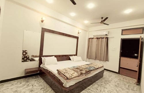 Ujjain Hotel | Malhotra restaurant and resorts