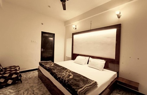 Ujjain Hotel | Malhotra restaurant and resorts