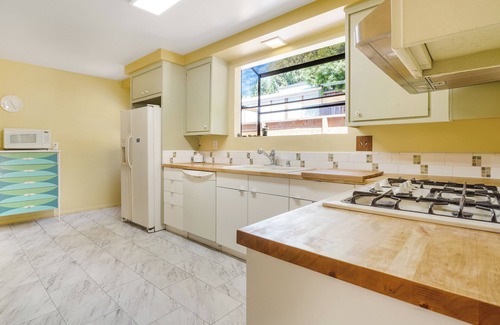 Western Malibu House | Malibu Beach 3 bd, 2 ba Monthly rental. Private pool/spa, private beach.
