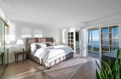 Malibu House | Malibu Beach House Walk to Surf Game Room, Best Sunsets! Summer special discount