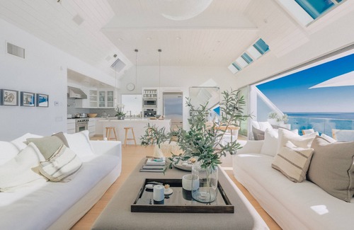 Central Malibu House | Malibu Beachfront home with Gorgeous Views and stunning decor