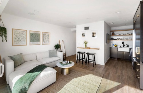 Eastern Malibu Condo | Malibu Breeze - Ocean Front Condo w/Beach Access