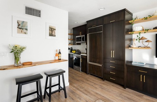 Eastern Malibu Condo | Malibu Breeze - Ocean Front Condo w/Beach Access