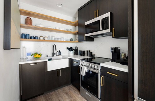Eastern Malibu Condo | Malibu Breeze - Ocean Front Condo w/Beach Access