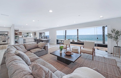 Eastern Malibu House | MALIBU PRIVATE BEACHFRONT ESTATE WITH POOL & SPA | 4 BEDROOM