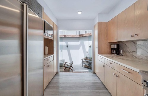 Eastern Malibu House | Malibu Private Beachfront Estate with Pool & Jacuzzi /4 Bedroom