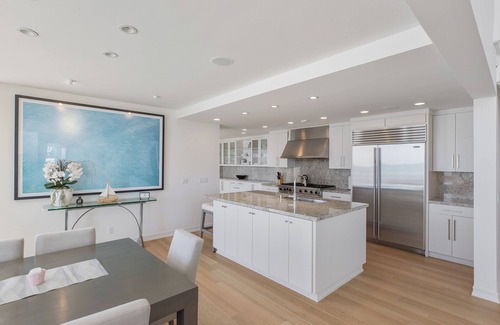 Eastern Malibu House | Malibu Shores Retreat Ocean Views Gym Fireplace