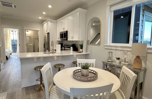 Wilmington Historic District Apartment | Malibu @ The Cove Riverwalk Villas