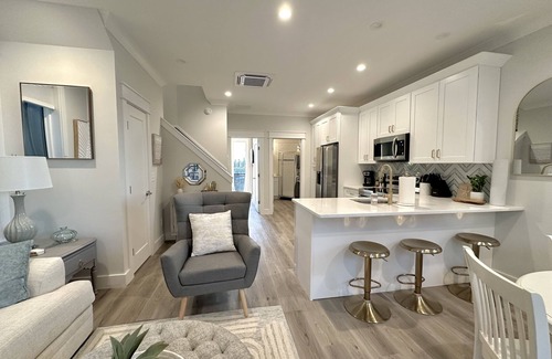 Wilmington Historic District Apartment | Malibu @ The Cove Riverwalk Villas