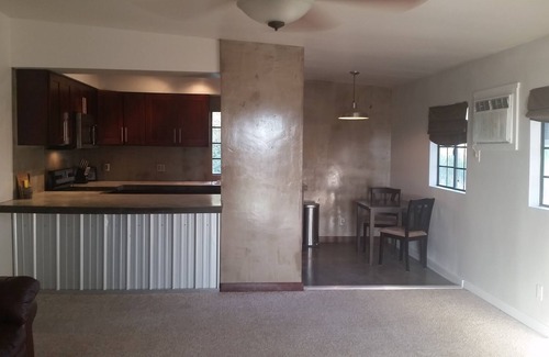 Topanga Cottage | Malibu / Topanga 24 acre Ranch