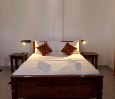 Mahasenpura Hotel | Malindu Yala Gate