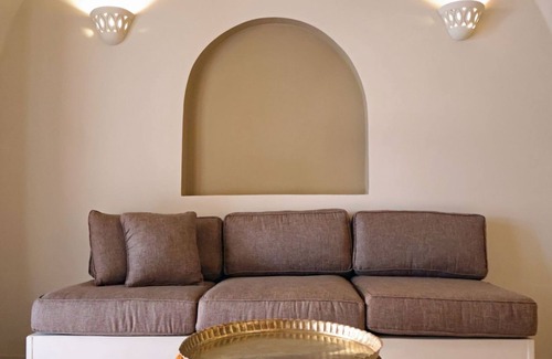 Luxor House | Malkata House Luxe Suite: Desert, Pool & Dine