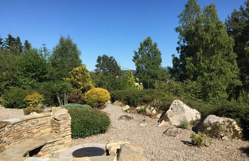 Boat of Garten Cottage | Mallachie - sleeps 8 guests in 4 bedrooms