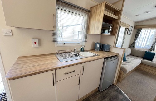 Ampney Crucis House | Mallard Corner, 2 bedroom with views of Mallard Lake