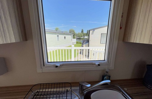 Ampney Crucis House | Mallard Corner, 2 bedroom with views of Mallard Lake