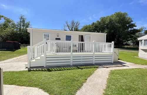 Ampney Crucis House | Mallard Corner, 2 bedroom with views of Mallard Lake