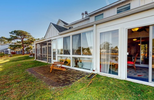 Selbyville House | Mallard Lakes Home Overlooking the Water w/Private W/D, Shared Pool, WiFi