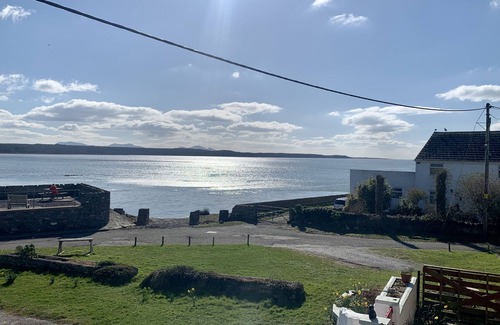 Malltraeth Cottage | MALLTRAETH COTTAGE, pet friendly, with a garden in Malltraeth