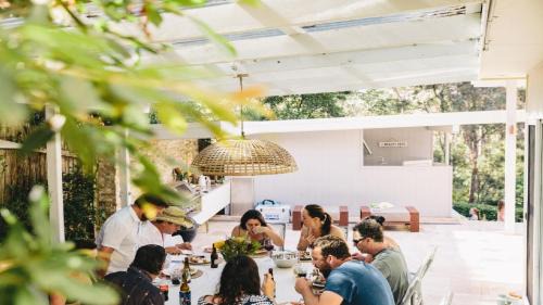 Macmasters Beach House | Malolo Costal Retreat , Wifi Accom Holidays