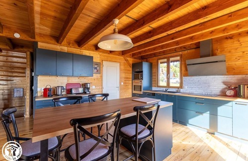 Besse-et-Saint-Anastaise House | Maloucca - Besse ET Saint Anastaise