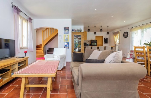 Florimont-Gaumier House | Malsac is a spacious holiday home with large garden and private swimming pool