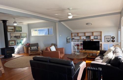 Malua Bay House | Malua Bay Waterfront Pet Friendly Cottage with WiFi