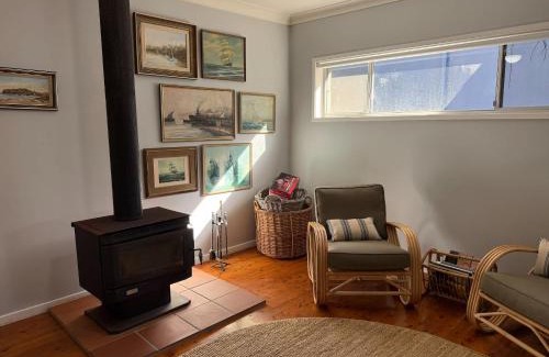 Malua Bay House | Malua Bay Waterfront Pet Friendly Cottage with WiFi