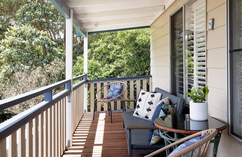 Fingal Bay House | Maluhia A – perfectly located, relaxed upstairs unit. Close to Fingal Beach!