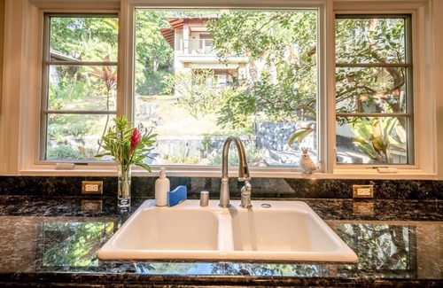 Diamond Head - Kapahulu - St. Louis House | Maluhia Estate - Surrounded by lush tropical gardens Minutes to Beaches& Waikiki